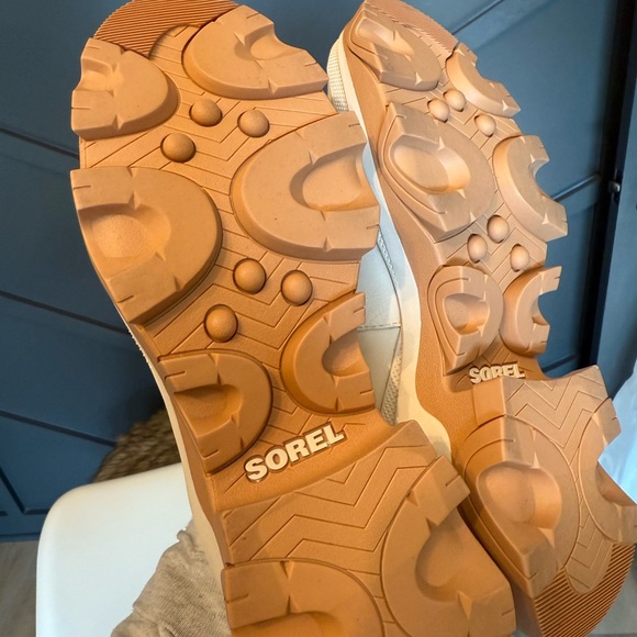 Sorel Cream Ankle Boots with Tan Soles - Picture 6 of 10